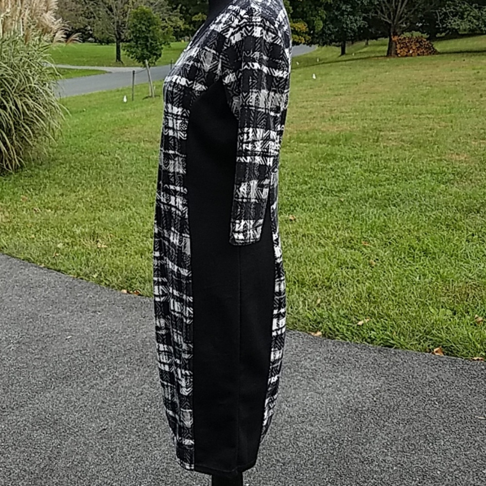 Dress by Mue Gabrielle - Picture 3 of 5